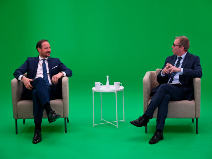Crown Prince Haakon and Håkon Haugli sum up the first day of the virtual visit. Photo: Sven Gj. Gjeruldsen, The Royal Court 